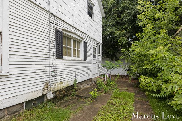 233 Hollister Avenue Se, City Of Grand Rapids, MI 49506