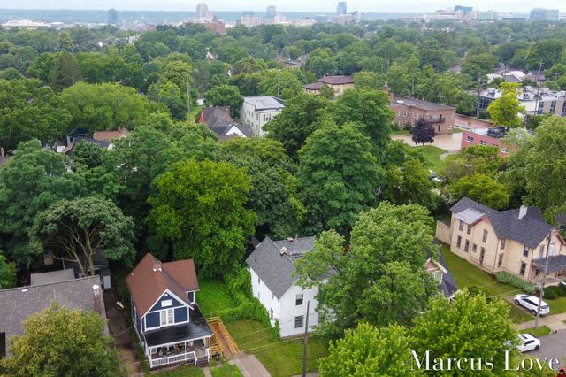 233 Hollister Avenue Se, City Of Grand Rapids, MI 49506