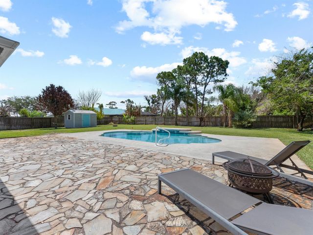 698 Fischer Drive, Sebastian, FL 32958