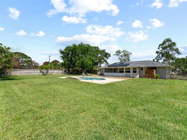 698 Fischer Drive, Sebastian, FL 32958