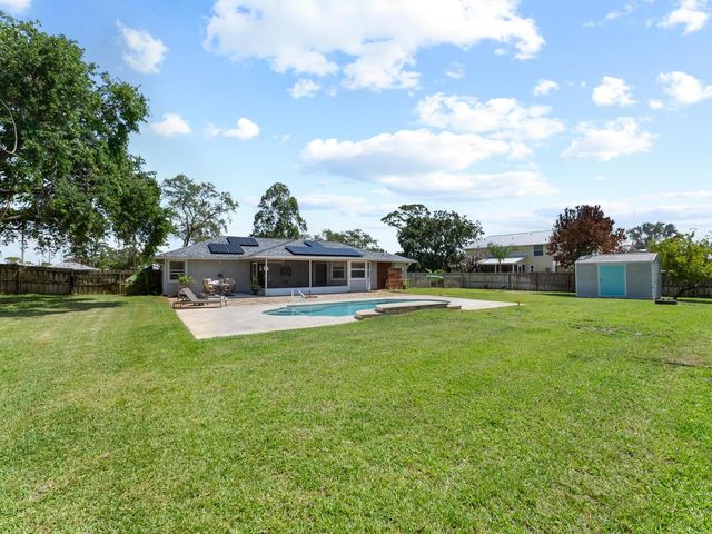 698 Fischer Drive, Sebastian, FL 32958