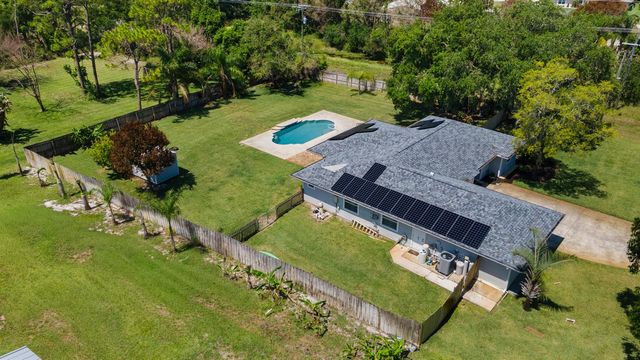 698 Fischer Drive, Sebastian, FL 32958
