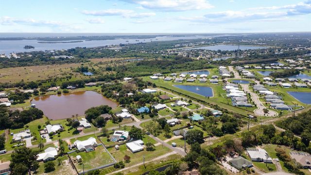698 Fischer Drive, Sebastian, FL 32958