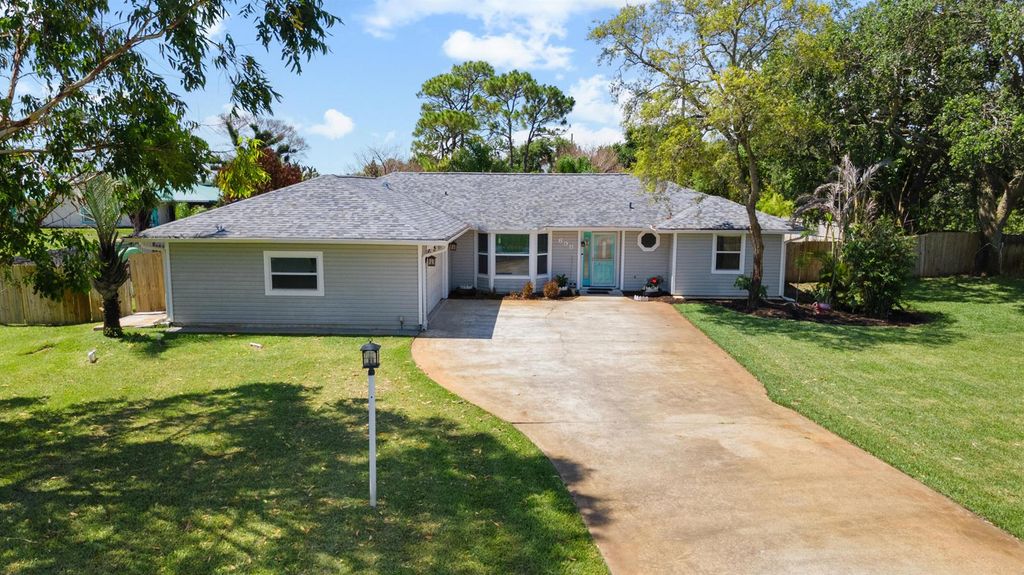 698 Fischer Drive, Sebastian, FL 32958