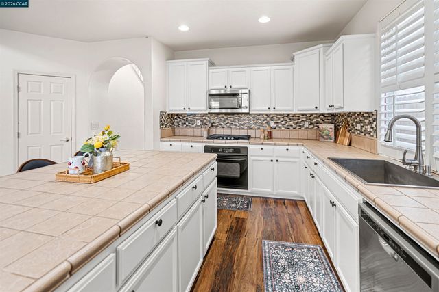 50 Cognac Cir, Sacramento, CA 95835