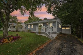 318 S Concord ROAD, Oconomowoc, WI 53066