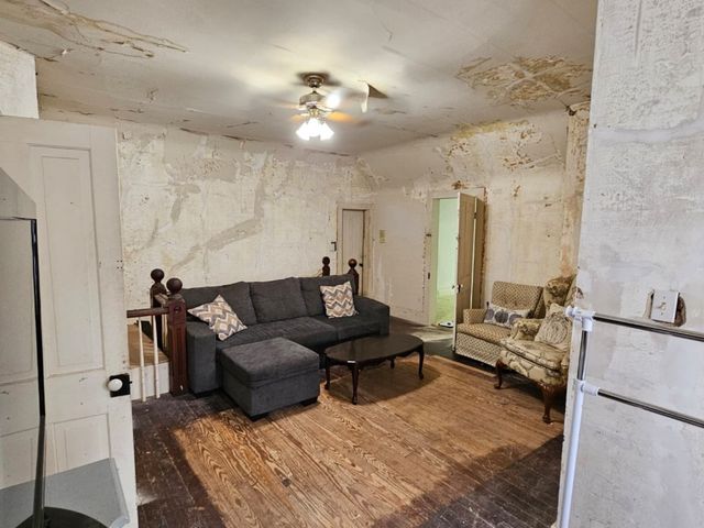 804 N Carr Avenue, Wynnewood, OK 73098