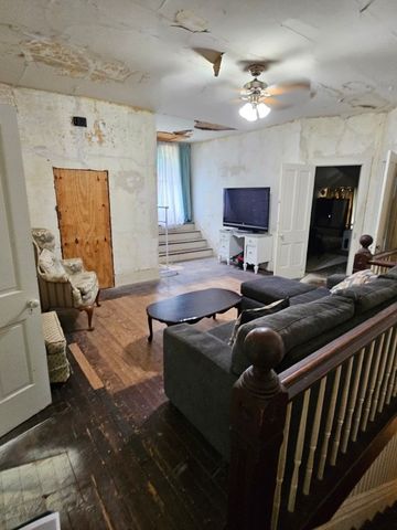 804 N Carr Avenue, Wynnewood, OK 73098