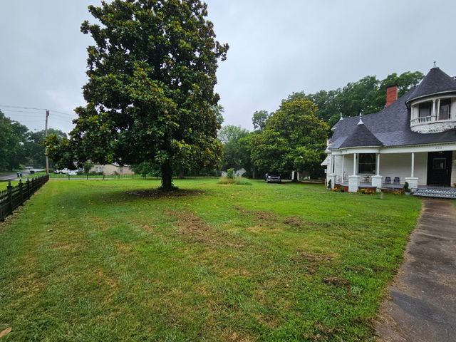 804 N Carr Avenue, Wynnewood, OK 73098
