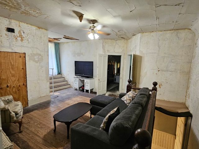 804 N Carr Avenue, Wynnewood, OK 73098