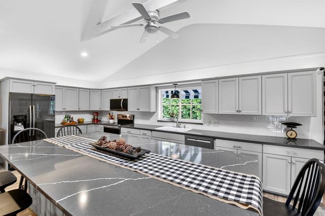2842 SW 4th Street, Boynton Beach, FL 33435