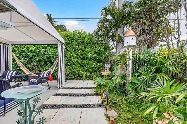 2842 SW 4th Street, Boynton Beach, FL 33435