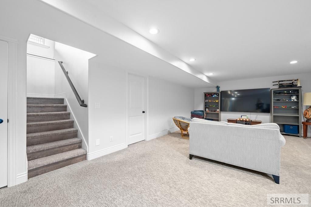 Image 24 of property listing at 4631 Mountain Bend Drive, Ammon, ID 83406