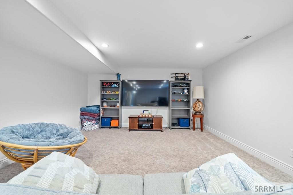 Image 25 of property listing at 4631 Mountain Bend Drive, Ammon, ID 83406