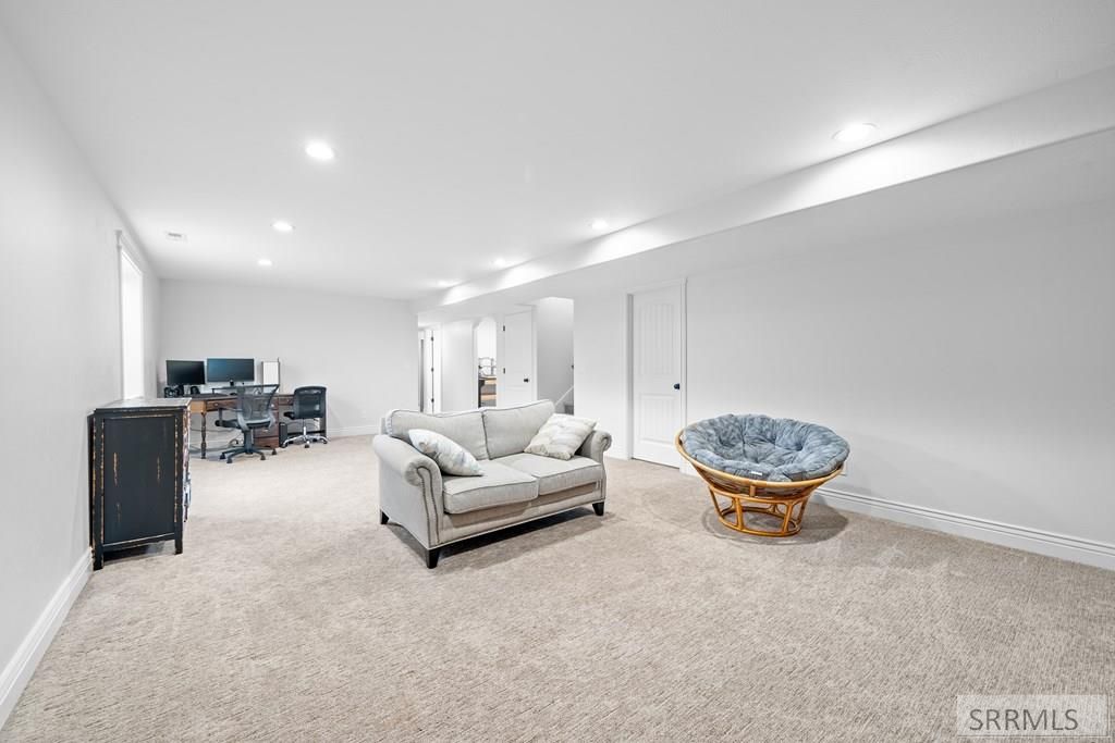 Image 26 of property listing at 4631 Mountain Bend Drive, Ammon, ID 83406