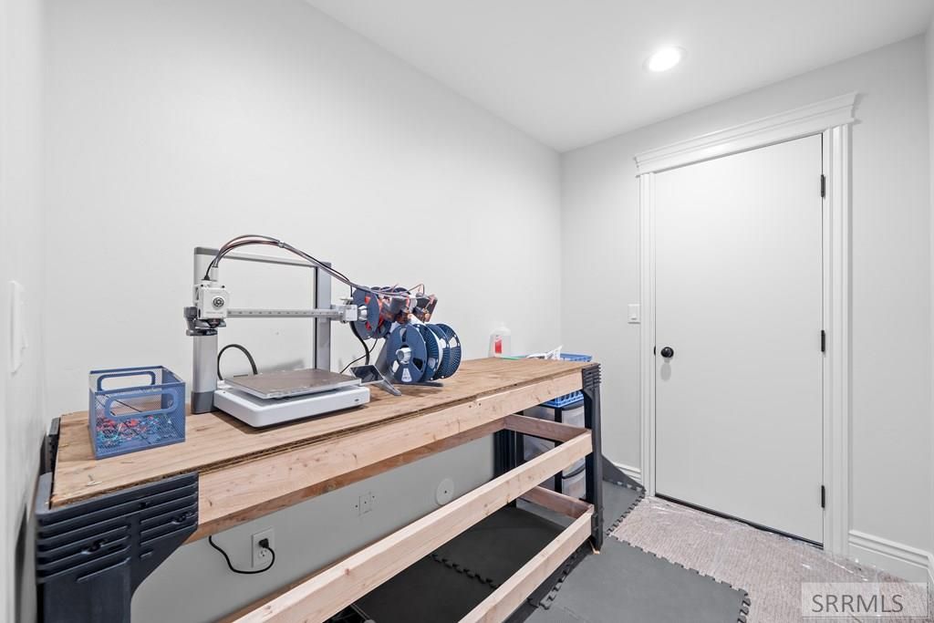 Image 27 of property listing at 4631 Mountain Bend Drive, Ammon, ID 83406