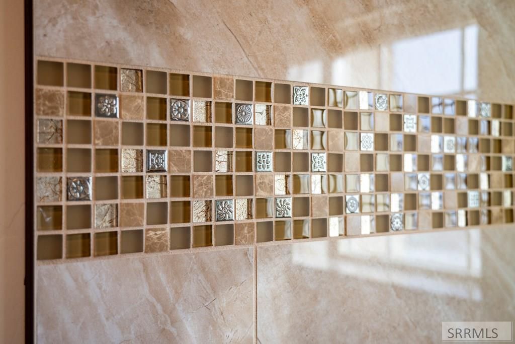 Image 38 of property listing at 4631 Mountain Bend Drive, Ammon, ID 83406