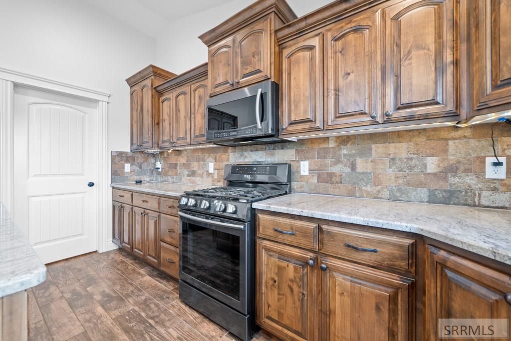 Image 9 of property listing at 4631 Mountain Bend Drive, Ammon, ID 83406