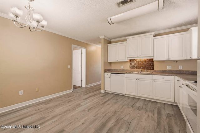 194 Hawthorne Drive, Hattiesburg, MS 39402