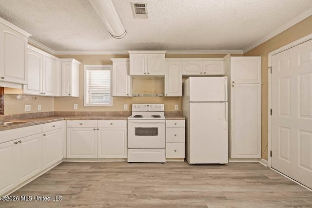 194 Hawthorne Drive, Hattiesburg, MS 39402