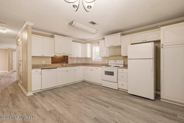 194 Hawthorne Drive, Hattiesburg, MS 39402