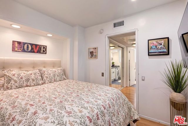 7270 Hillside Avenue 102, Los Angeles, CA 90046