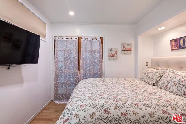 7270 Hillside Avenue 102, Los Angeles, CA 90046