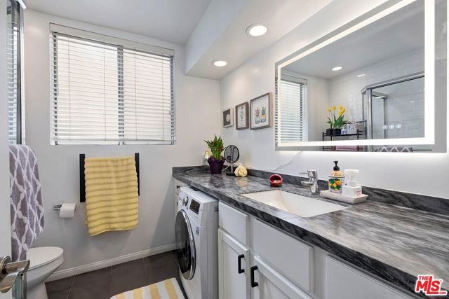 7270 Hillside Avenue 102, Los Angeles, CA 90046
