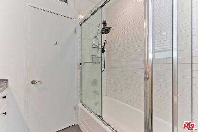 7270 Hillside Avenue 102, Los Angeles, CA 90046