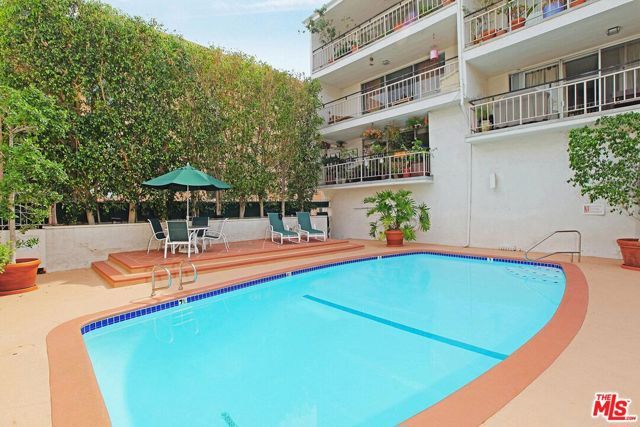 7270 Hillside Avenue 102, Los Angeles, CA 90046