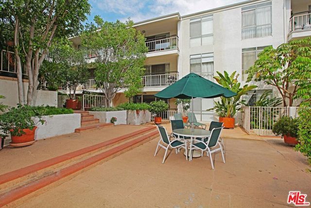 7270 Hillside Avenue 102, Los Angeles, CA 90046
