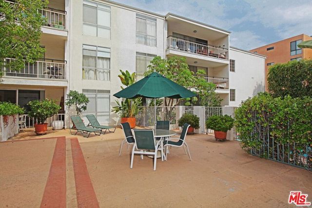 7270 Hillside Avenue 102, Los Angeles, CA 90046