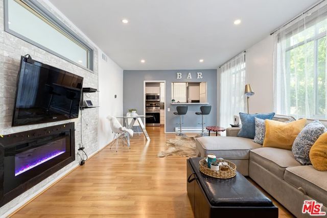 7270 Hillside Avenue 102, Los Angeles, CA 90046