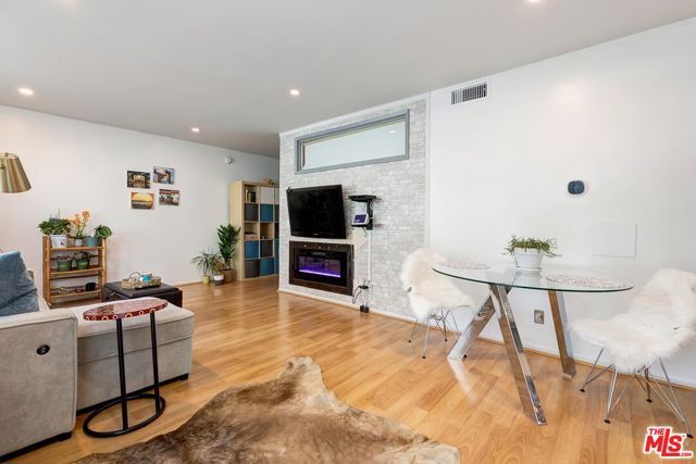 7270 Hillside Avenue 102, Los Angeles, CA 90046
