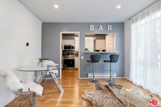 7270 Hillside Avenue 102, Los Angeles, CA 90046