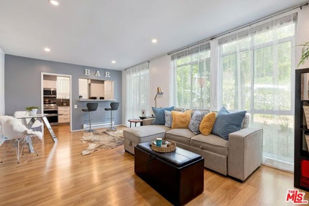 7270 Hillside Avenue 102, Los Angeles, CA 90046