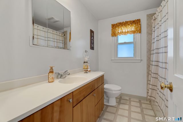 47 Earl Street, Manchester, CT 06040