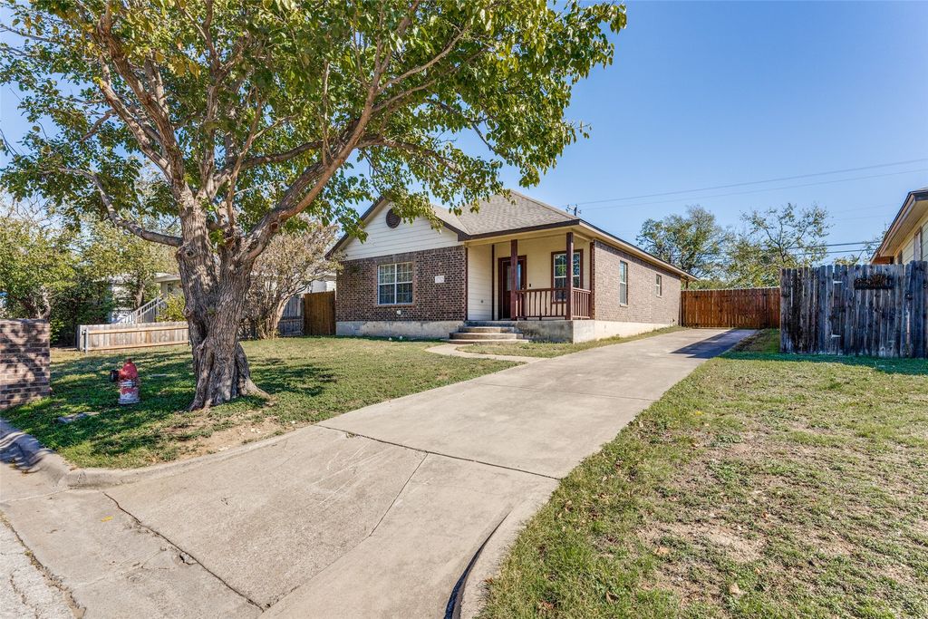 1732 Lawther Drive, River Oaks, TX 76114