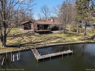 2911 Walmsley Circle Drive, Lake Orion, MI 48360