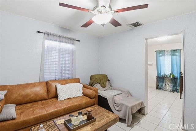 1038 Hollister St, San Fernando, CA 91340