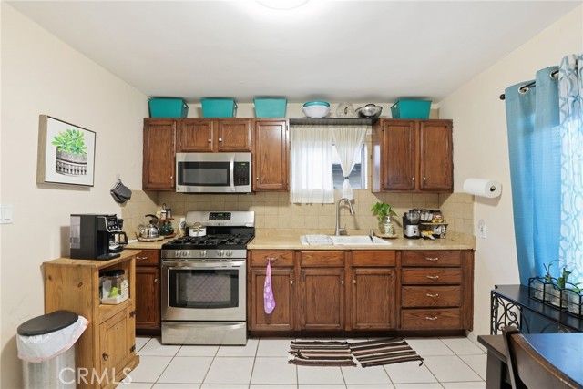 1038 Hollister St, San Fernando, CA 91340