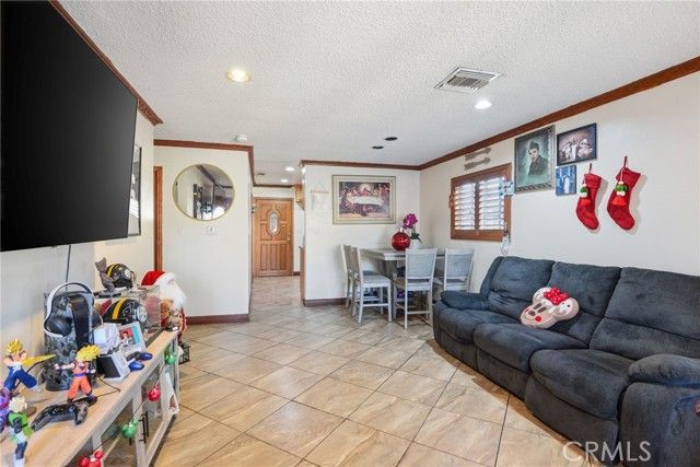 1038 Hollister St, San Fernando, CA 91340