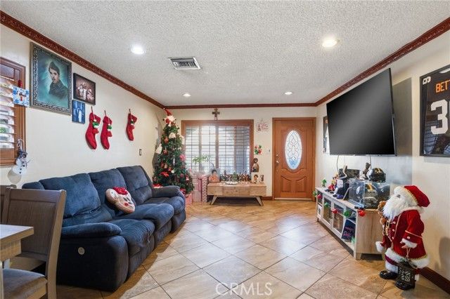 1038 Hollister St, San Fernando, CA 91340