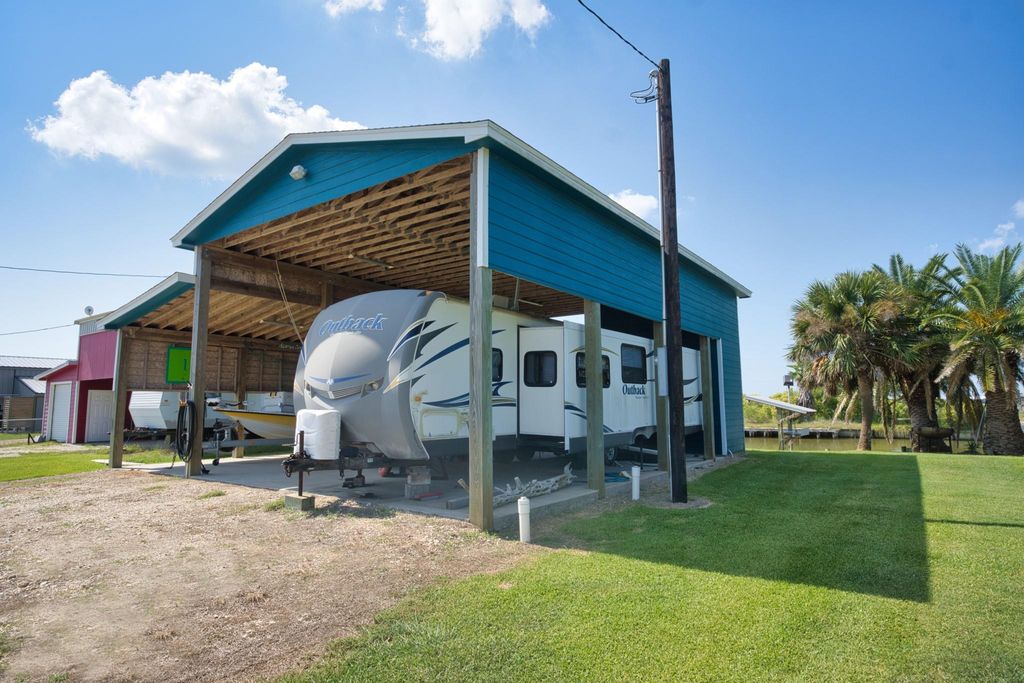 1838 Hall Avenue, Sargent, TX 77414