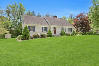 12 Heath Road, Valhalla, NY 10595