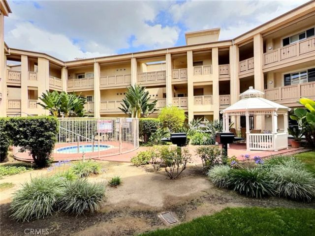 130 S Barranca, West Covina, CA 91791