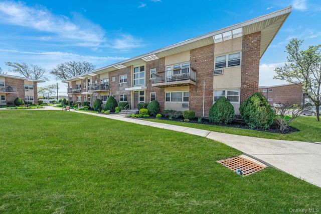 4 Rose Street 1-F1, Oceanside, NY 11572