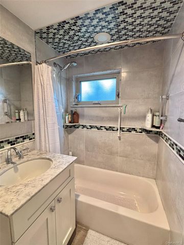 4 Rose Street 1-F1, Oceanside, NY 11572