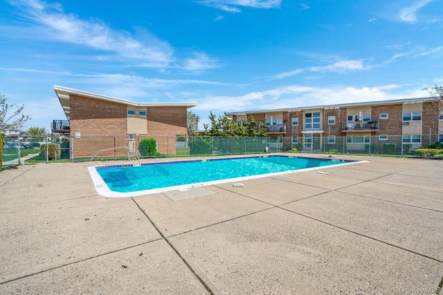 4 Rose Street 1-F1, Oceanside, NY 11572