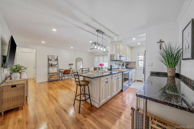 4 Rose Street 1-F1, Oceanside, NY 11572